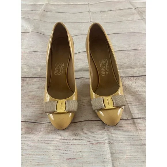 Salvatore Ferragamo Women's Tina Patent Platform Pump Nude - 6B - Picture 2 of 13